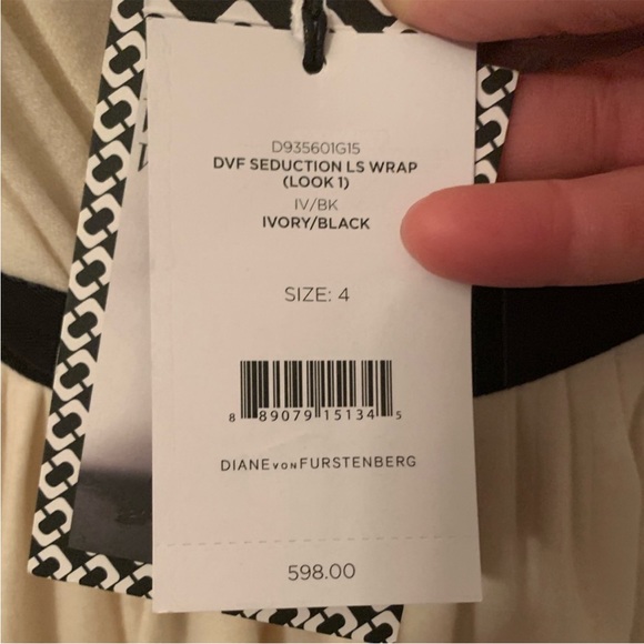 Diane von Furstenbeng Kendall Jenner Seduction Wrap dress - Picture 8 of 14